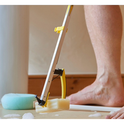67 cm and 76 cm Ergo Reacher with strong grip and comfortable full-hand operation.
