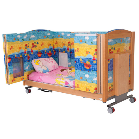 A fully modular and height-adjustable care cot with secure split doors and soft, transparent windows.